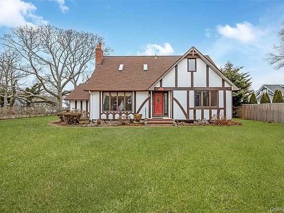 2nd image of 325 Middle Road