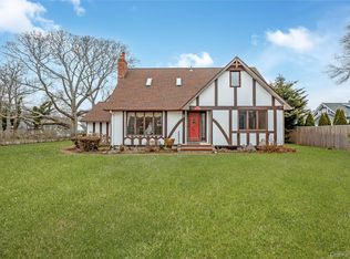 325 Middle Rd, Blue Point, NY 11715