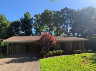 820 Fairfax Cir, Jackson, MS 39211