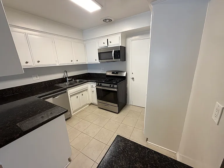 1210 N Flores St #7 — Photo 2