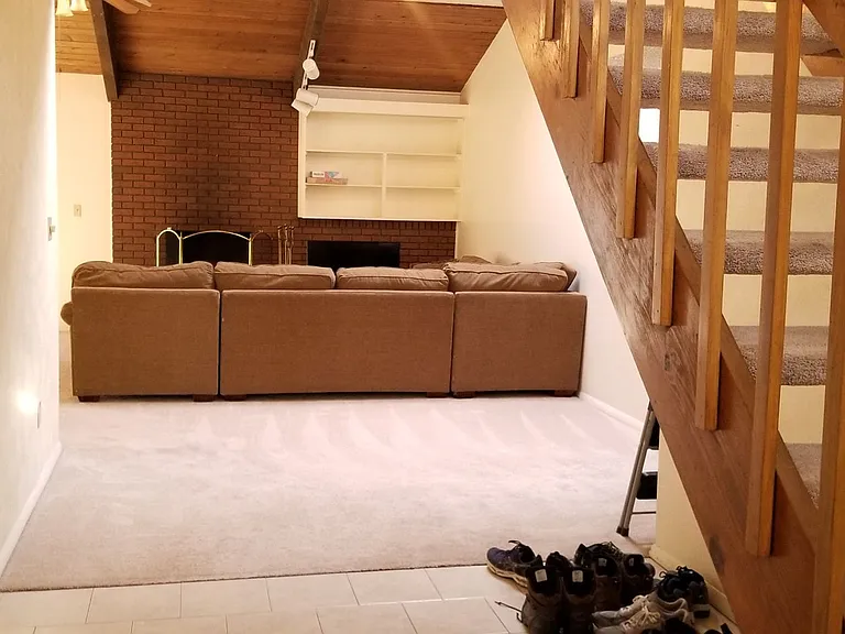 859 Roxwood Ln — Photo 5