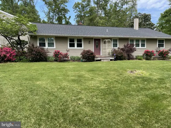 8371 Beachwood Park Rd, Pasadena, MD 21122