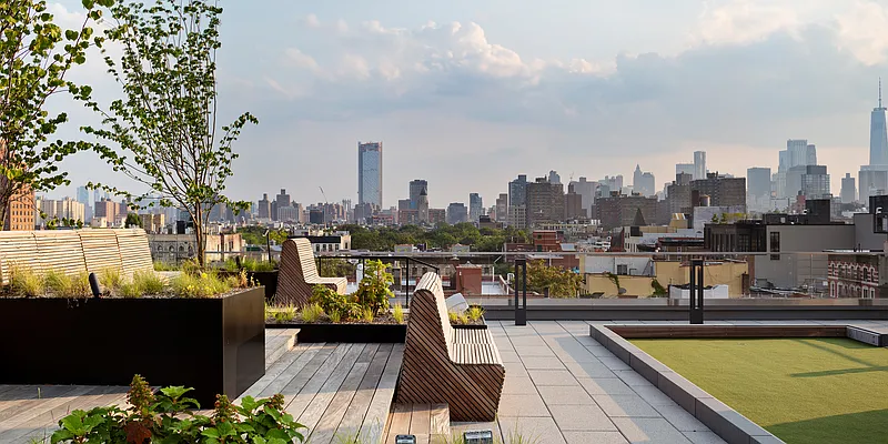 Rented by Extell Marketing Group LLC | media 20