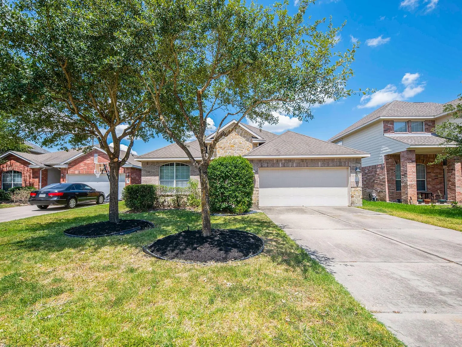 3 bed, 2.0 bath, 1665 sqft, $2,200 — Photo 1