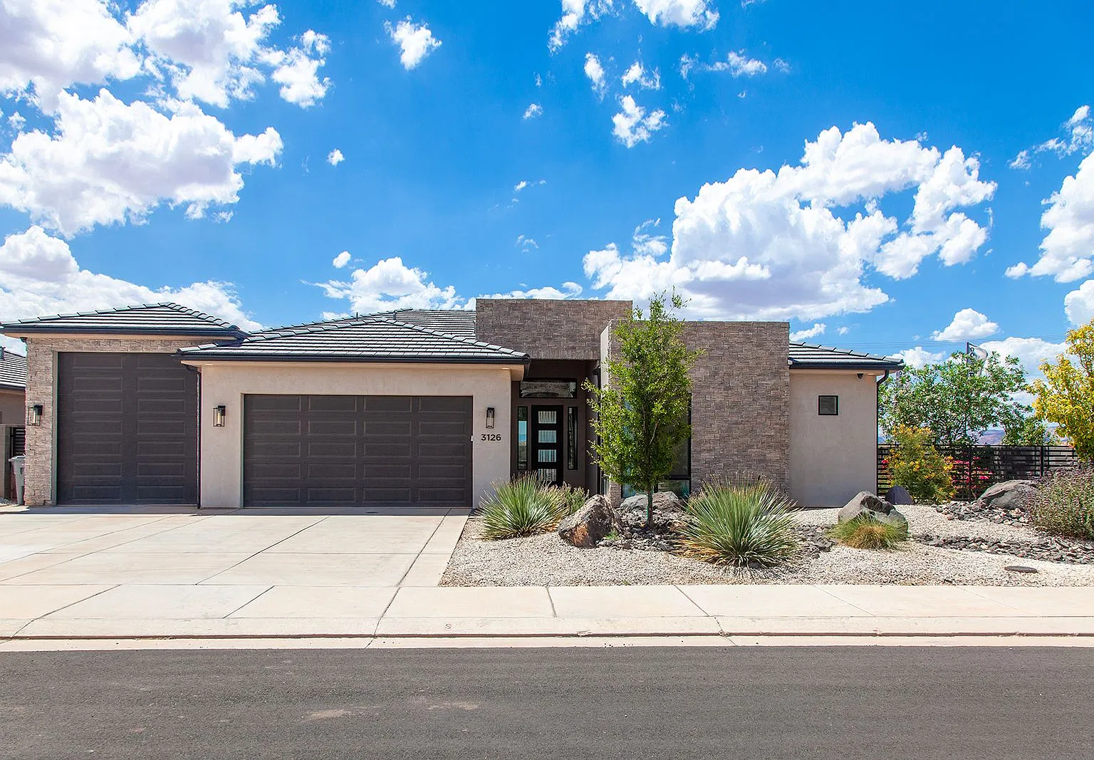 5 bed, 3.5 bath, 2570 sqft, $3,150 — Photo 2