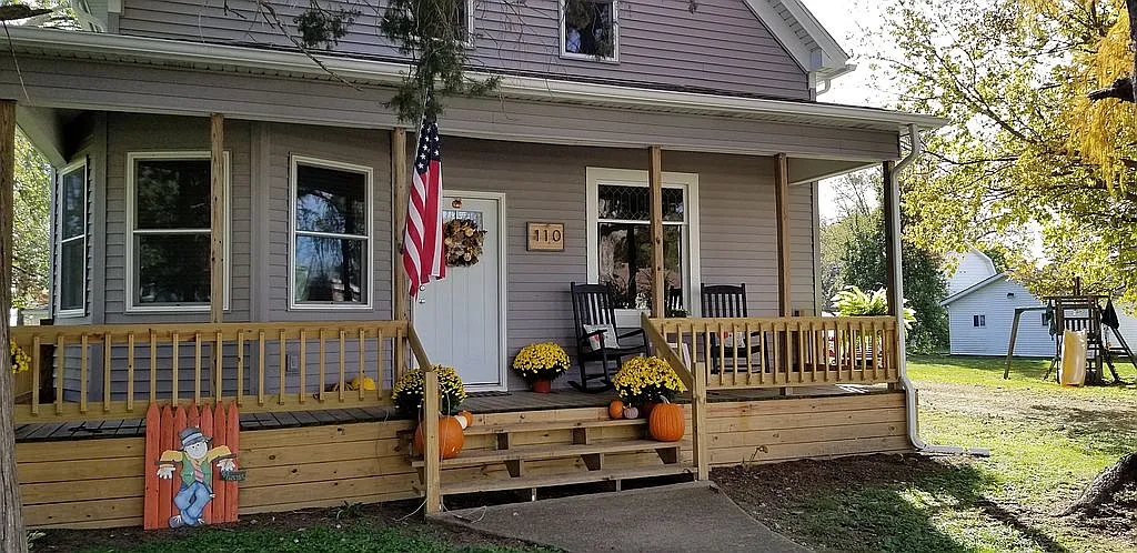110 E Main St photo 1