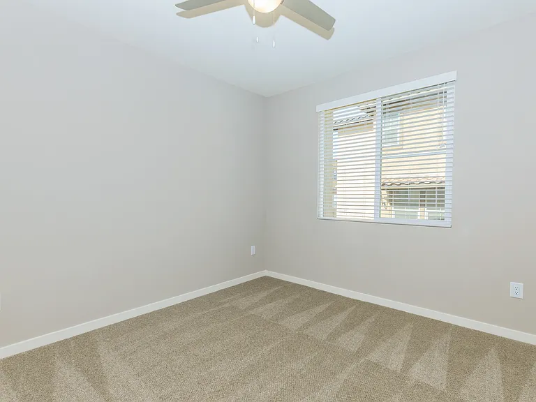 Los Alamitos Luxury Apartments — Photo 37