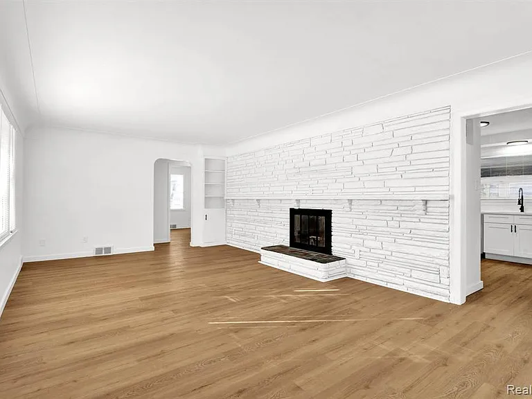 2580 Walnut Lake Rd — Photo 3