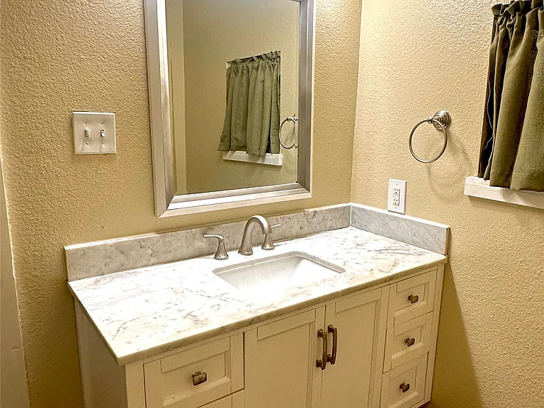 6834 Victoria Ave — Photo 7