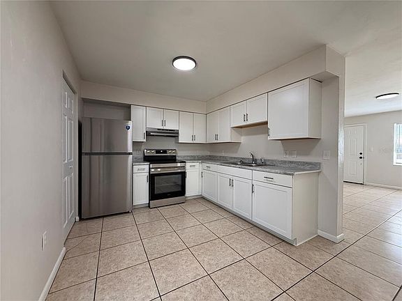 4th image of 6104 SW 12th Pl