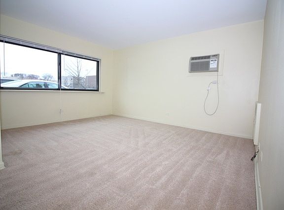 2nd image of 257 Washington Blvd APT 5