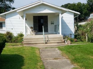 515 E Graham St, Dixon, IL 61021