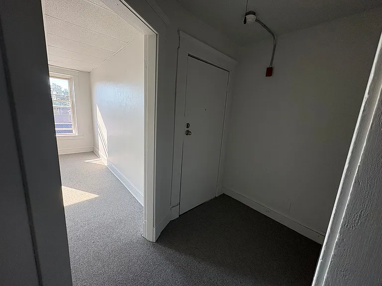 427 S Elm St — Photo 9