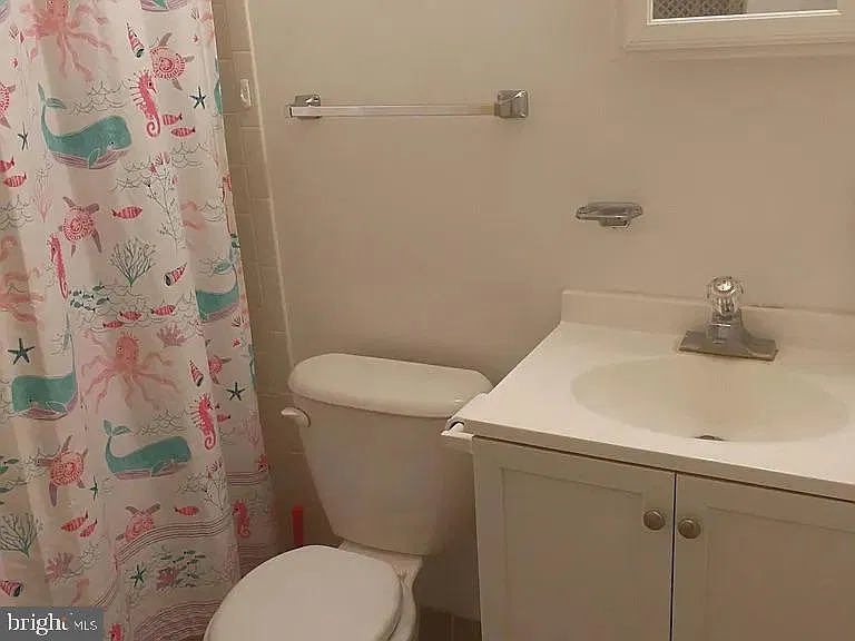 4 bed, 2.5 bath, 1588 sqft, $3,400 — Photo 3