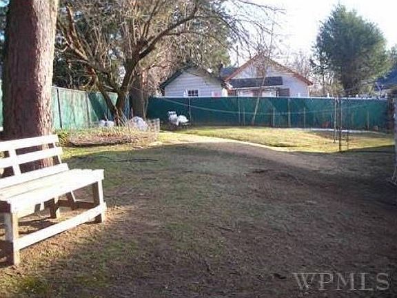 4th image of 20 Madison Pl