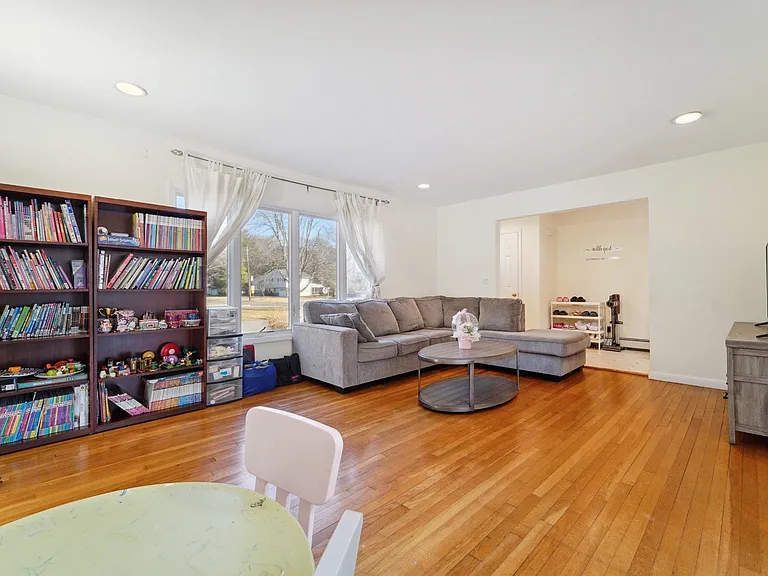324 Brook St #324 — Photo 3