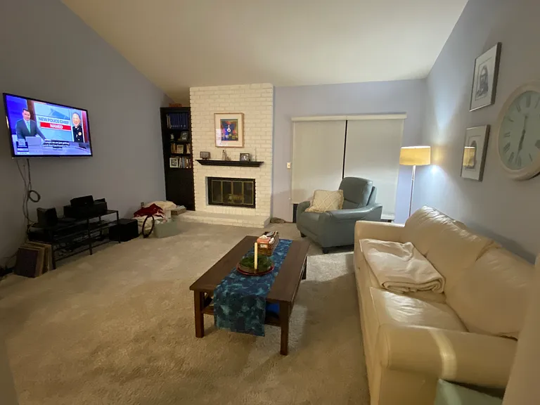 Southwind Dr — Photo 4