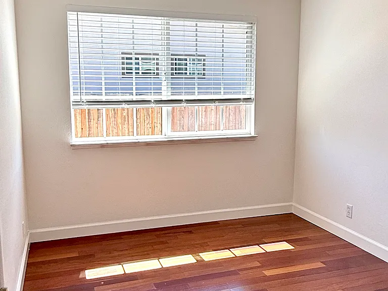 4246 Woodcrest Dr — Photo 14