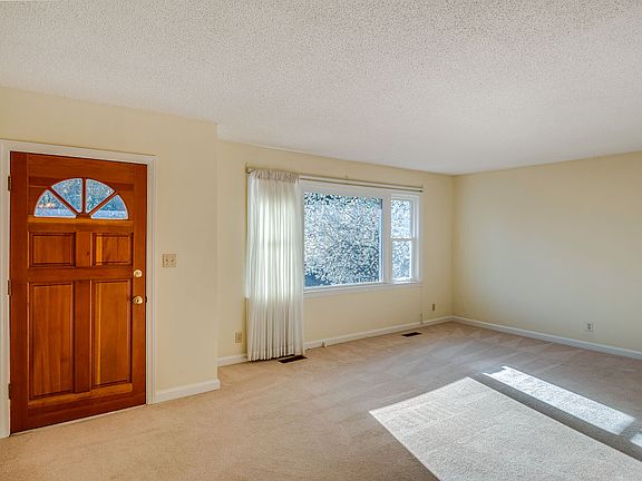 3rd image of 3921 W Fairfax Dr