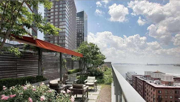 Sold by Center Avenue Equity Co LTD | media 25