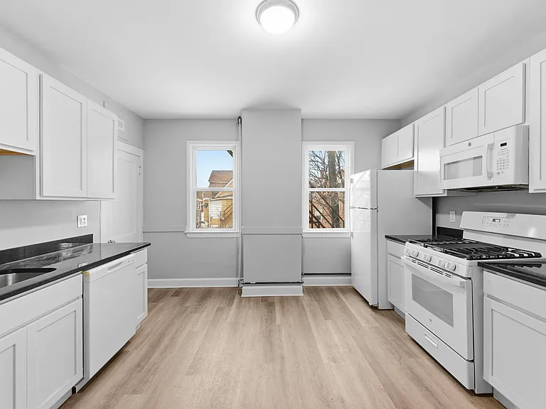 1930 Coltman Rd #3 — Photo 4
