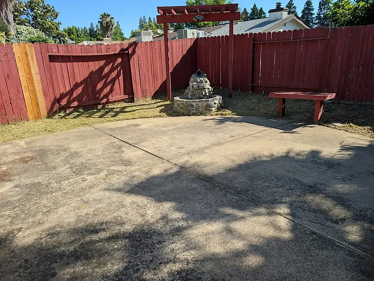 2437 Rashawn Dr — Photo 8