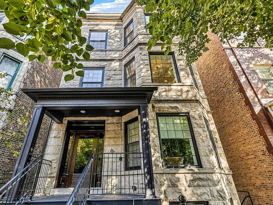 3709 N Lakewood Ave #2