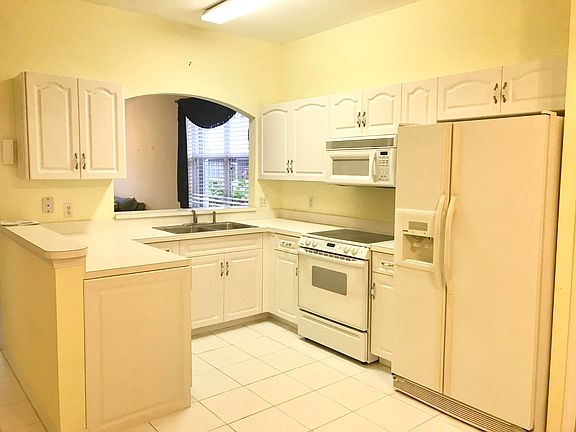 5th image of 545 NW San Remo Cir
