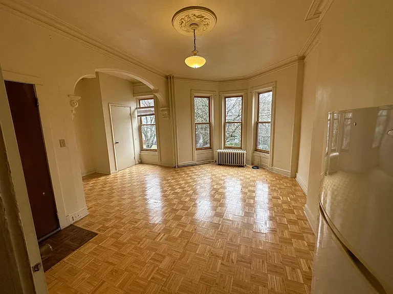 31 S Lake Ave #3 — Photo 4