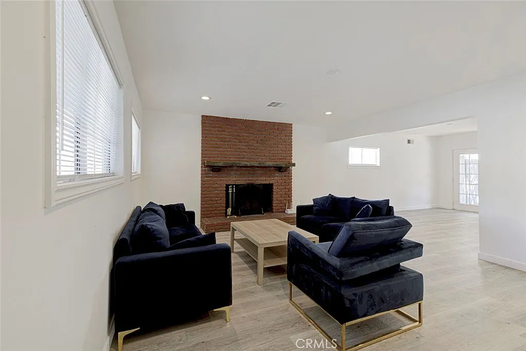 2 bed, 2231 sqft, $3,500 — Photo 4