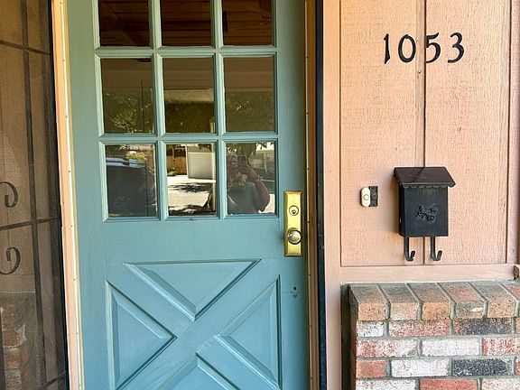 3rd image of 1053 Sycamore Ave