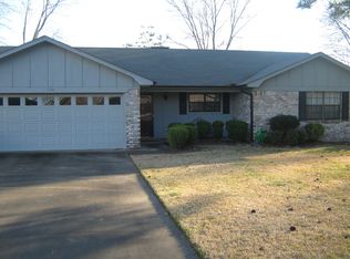 509 Columbia Cir, Hope, AR 71801