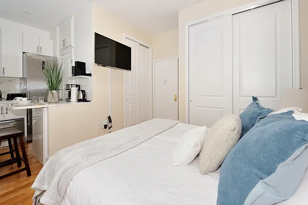 Rented by Furnished Habitat | media 12