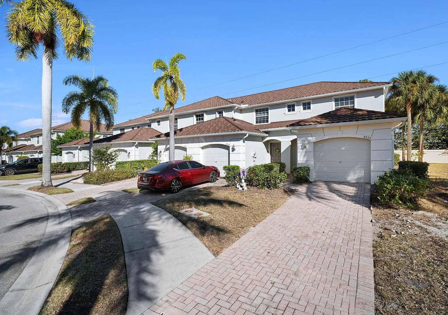 Charming 2-bedroom, 2.5-bathroom townhome located in Lehigh Acres — Photo 1