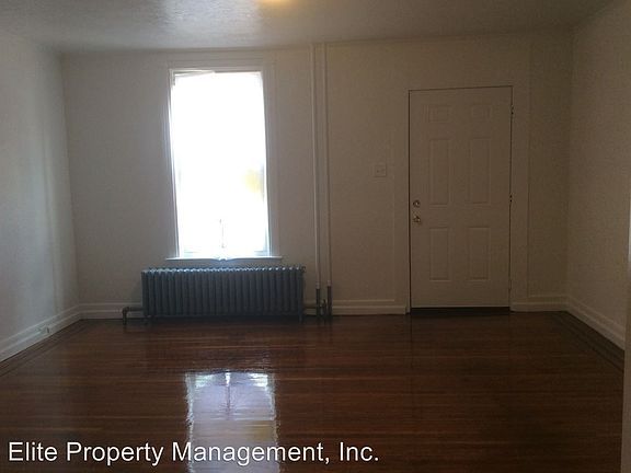 4th image of 144 S Queen St