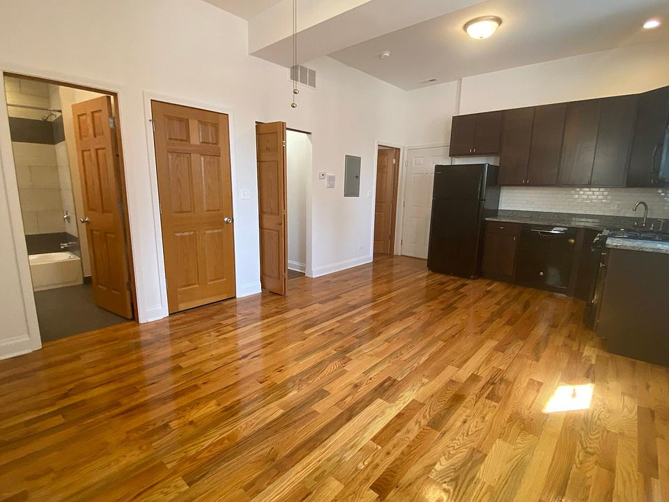 1st image of 1710 W Sunnyside Ave #2