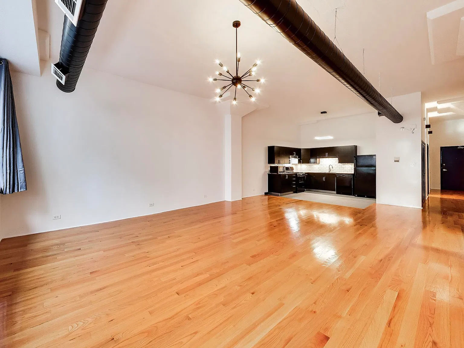 1 bed, 1052 sqft, $2,395 — Photo 1