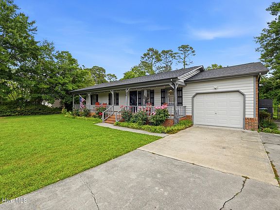 3rd image of 326 Shamrock Drive