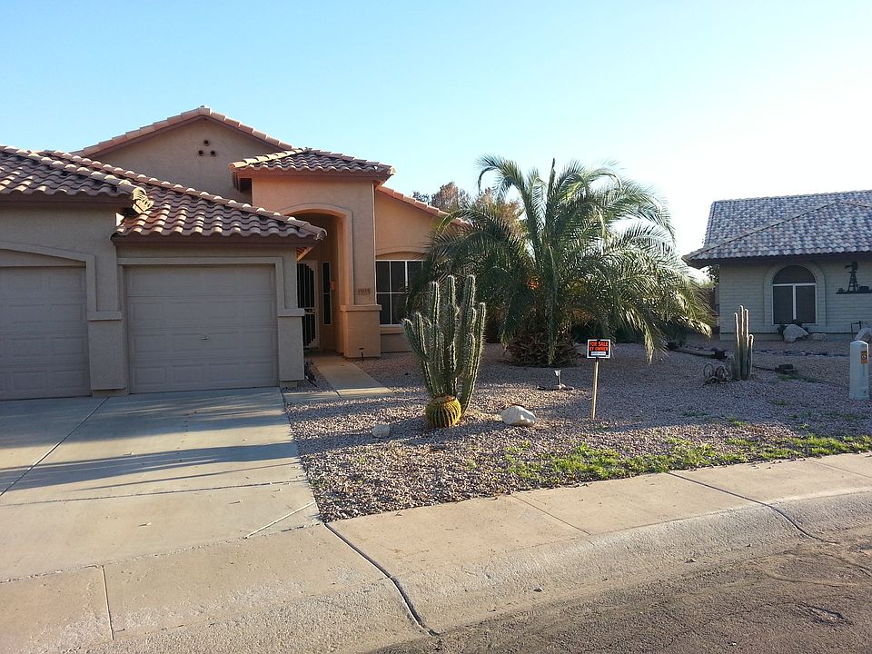 2nd image of 15833 W Magnolia St