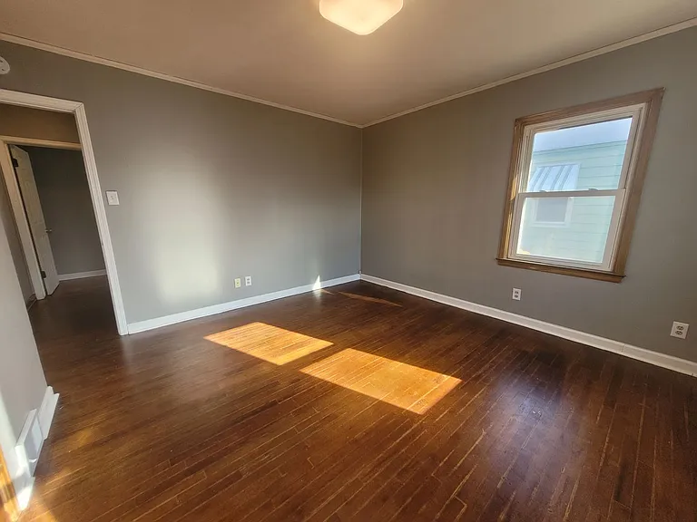 2405 Maple St — Photo 11