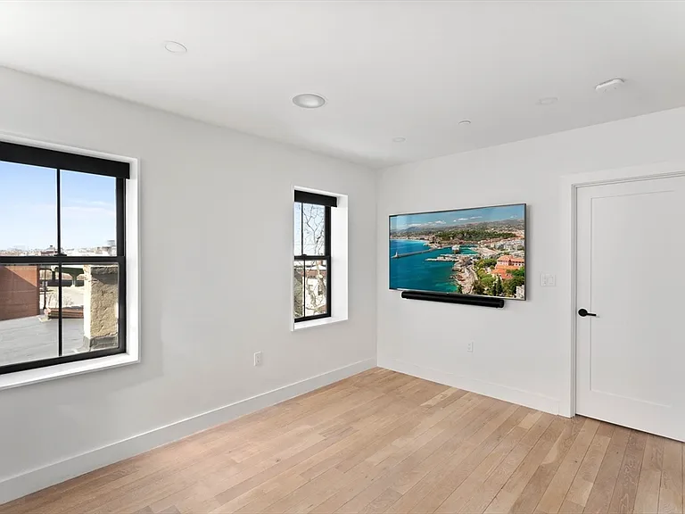 631 Saratoga St #4 — Photo 4