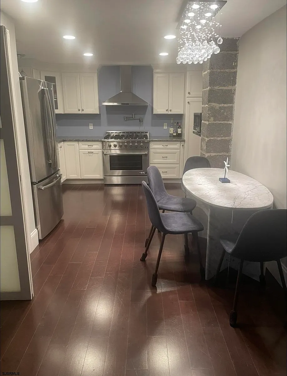 Building Photo - 206 N Wilson Ave #2