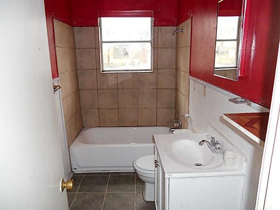 2nd image of 1807 Upthegrove St