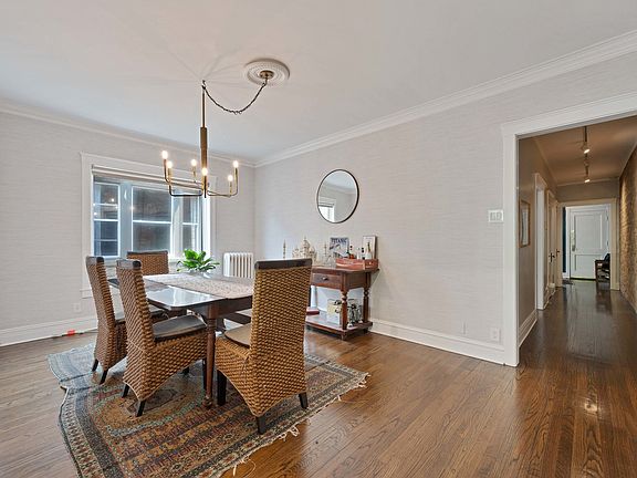 4th image of 713 W Montrose Ave #3W