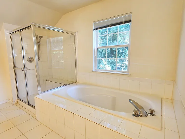 406 Clairborne St — Photo 37