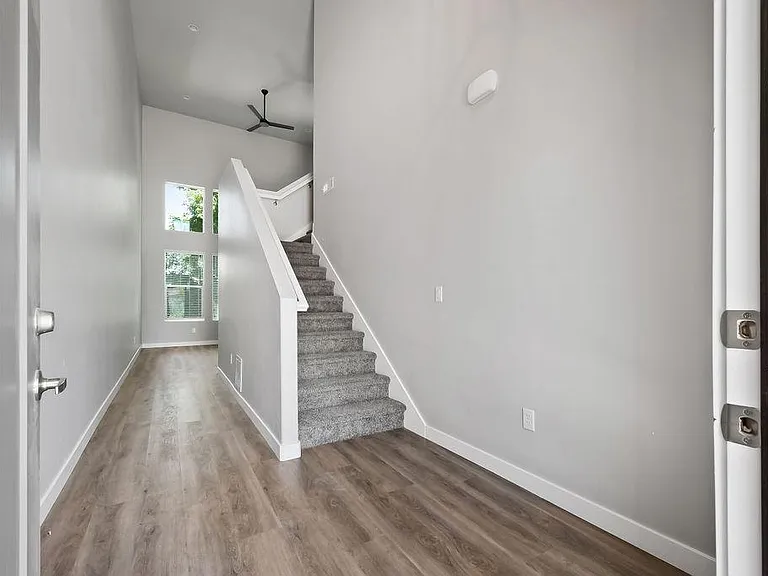 735 E Zekes Ct — Photo 2