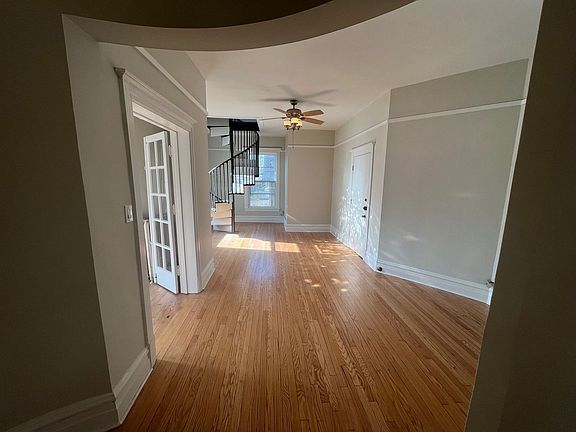 4th image of 429 Forest Ave #2E