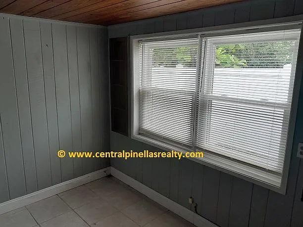 446 37th Ave NE — Photo 20