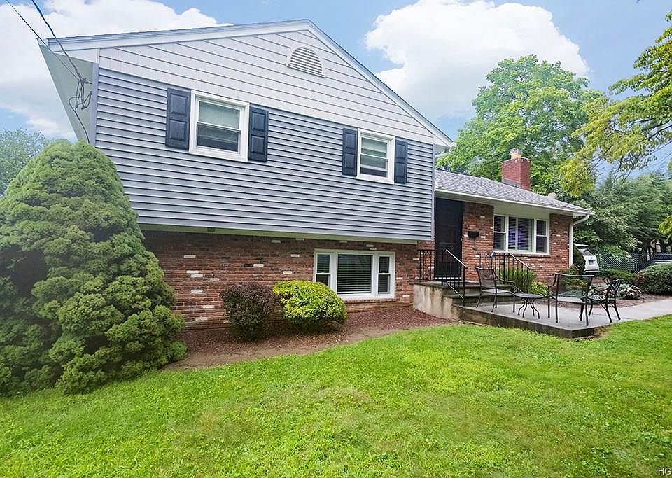 1st image of 61 Crescent Pl