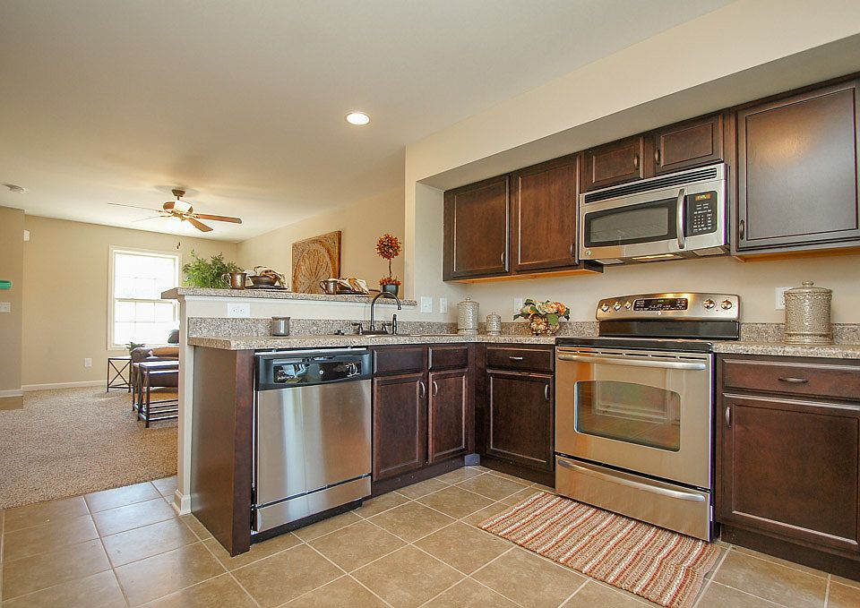 Kitchen with Breakfast Bar